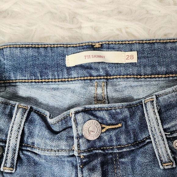 Levi's 711 skinny with button details women's size 28 - Picture 7 of 10